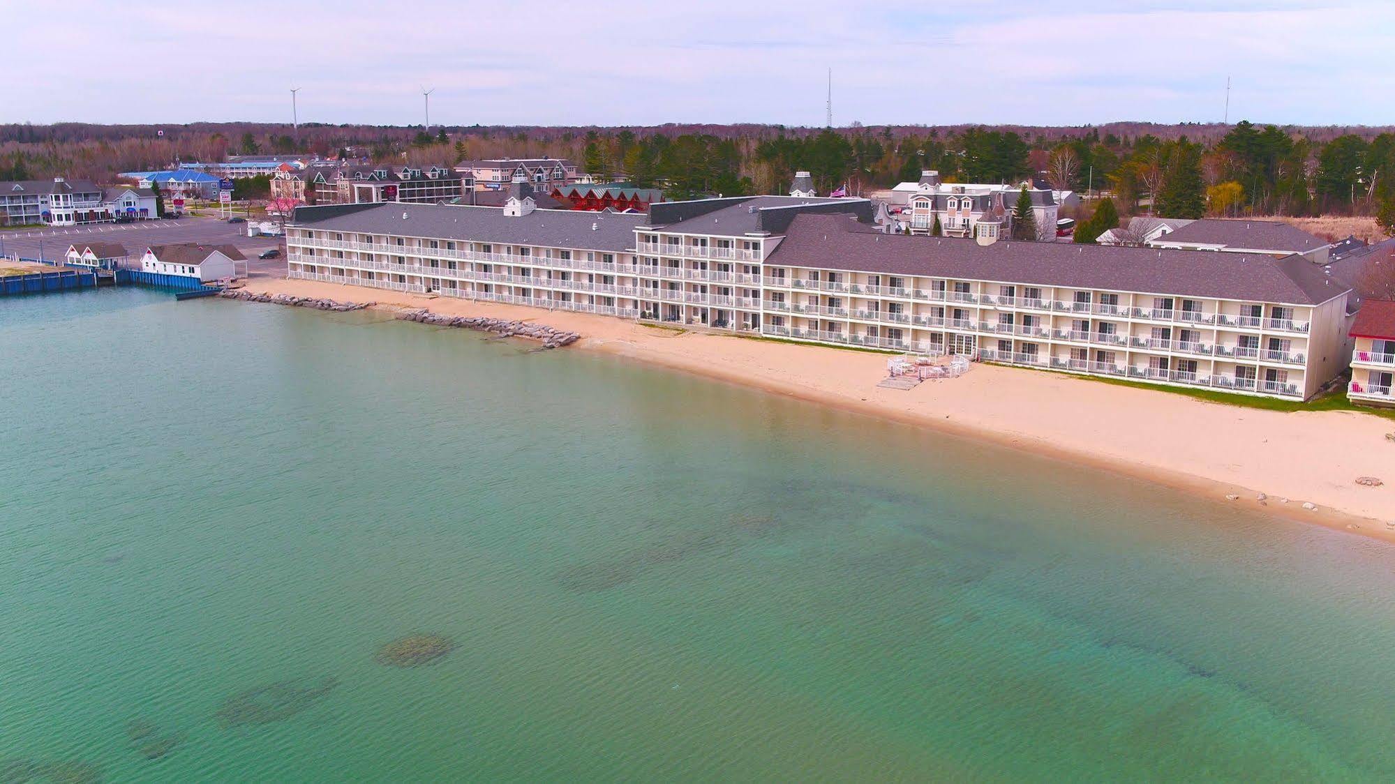 Hamilton Inn Select Beachfront Маккино Сити Экстерьер фото